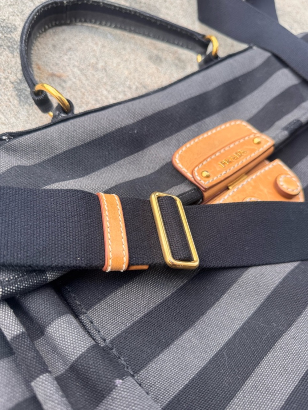 Prada canvas canapé righe Black and gray Messenger satchel with leather accents - Picture 3 of 9